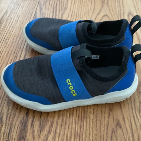 Boys CROCS water shoes.  Good used condition - Picture 4 of 5